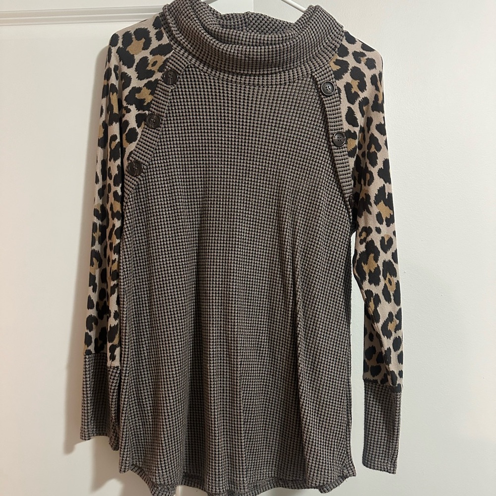 Boutique sweater size small never worn